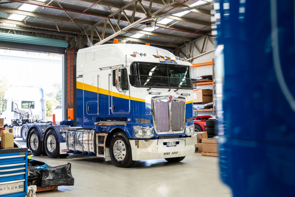 Groundlvl - AGM Kenworth Delivery - 001 - WebRes