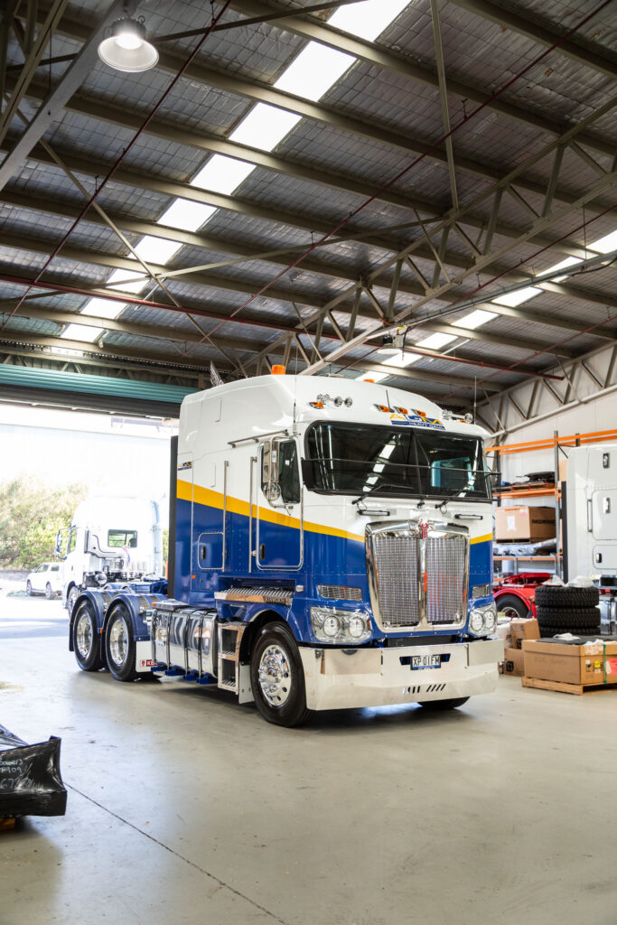 Groundlvl - AGM Kenworth Delivery - 002 - WebRes