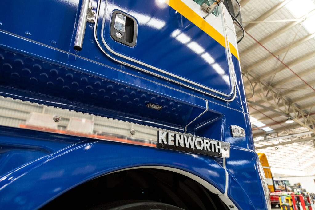 Groundlvl - AGM Kenworth Delivery - 008 - WebRes