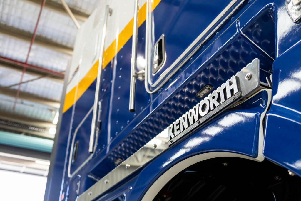 Groundlvl - AGM Kenworth Delivery - 010 - WebRes