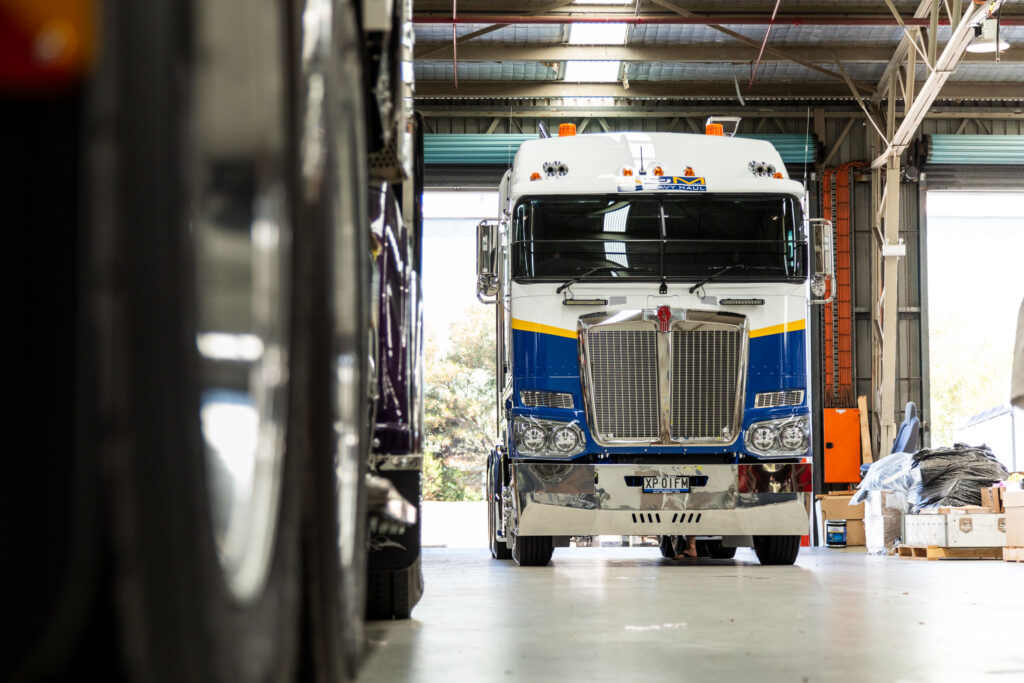 Groundlvl - AGM Kenworth Delivery - 011 - WebRes